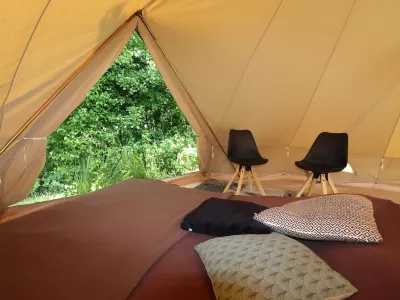 Tent Lodge Kreas in Twijzel Hotel dekat Buitenpost