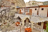 Peri Cave Hotel Hotel dekat Dark Church