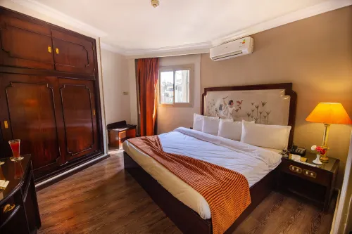 Zayed Hotel Hotel di Al Huwaiteyah