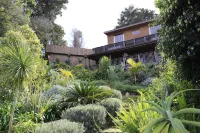 Big Tree House Lodge Hotels in Old Place