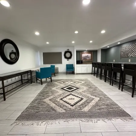 Desert Sands Inn & Suites