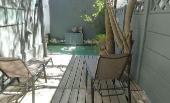 4 on Highworth Apartments and Studios