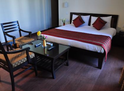 Golden Palm Suites