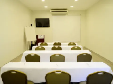 皮烏拉LP洛斯波塔利斯酒店 皮烏拉酒店