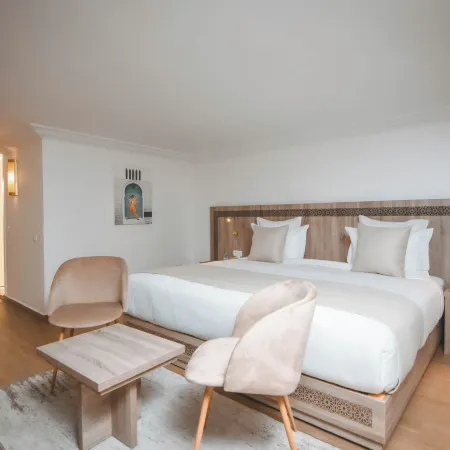 555 Hotel Clubbing Adults Only