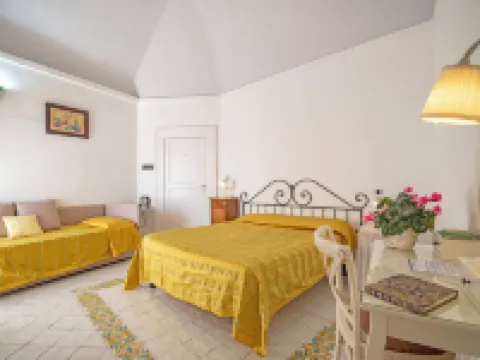 Hotel la Casa Sul Mare Hotels in Procida