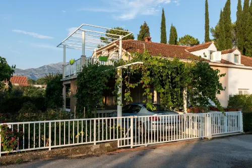 Apartment Zora فنادق في Cilipi
