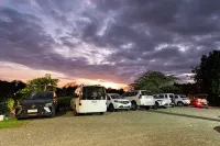 El Faro Containers Beach Hotel - parking