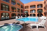 Park Inn by Radisson Osoyoos - Pools