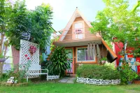 A Houses Homestay Отели рядом с достопримечательностью «Thongsomboon Club»