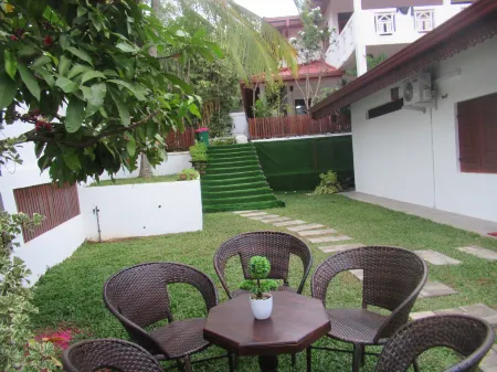 Green Mo Holiday Inn Отели в г. Диквелла