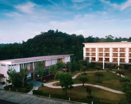 นานาบีช รีสอร์ท โรงแรมในอำเภอ ปะทิว