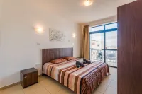 Seashells 2 Bedroom Apartment by Getaways Malta - Balkon