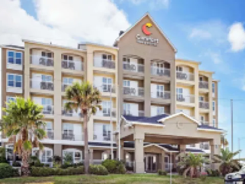 Comfort Inn & Suites Hotels near Moody Mansion