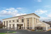 Hampton Inn Groton Hotels in Ґротон