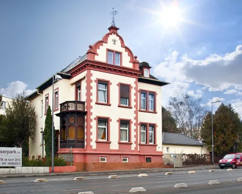Arena Villa am Wasserpark Hotels near Dornbusch