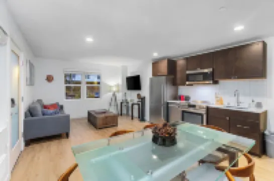 The Sweetest Hideaway - 81 Walkscore!