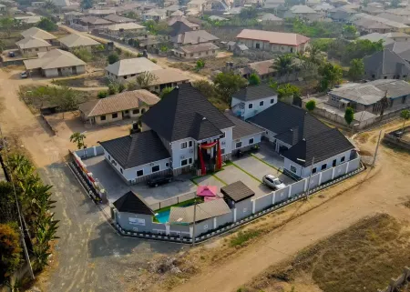 Ronkibog Crystal Hotel & Suites Отели в г. Адо-Экити