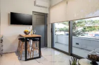 Orama Luxury Apartments - Homestays