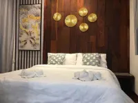 Jira Apartment Hotels in der Nähe von Wat Pho Chai