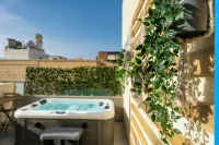 Mandera's Boutique Suites & Dorms - Hot Tub