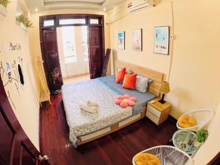 CANARY HOMESTAY Отели рядом с достопримечательностью «Tomb of Dục Đức»