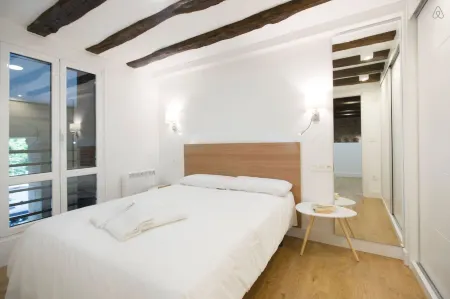 Luxury in Old Town Near Beach - by Www,SanSebastianApartments,es Отели рядом со станцией Bilbao Donostia-San Sebastián