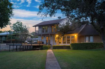 Travis by Avantstay Waterfront Lake Retreat