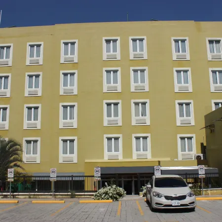 Beverly Hills: Hotel and Business Отели в г. Антигуо Кускатлан