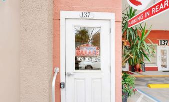 2 Steps to Ice Plant Apt in Downtown St Aug