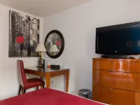 Alpine Inn and Suites Hotels near Cow Palace