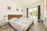 B06 - Top-Floor Marina 2 Bed Apartment Hotel a Odiáxere