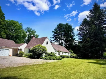 Prime Location and Charm – 5 Mins to Tanglewood & Best Berkshire Attractions