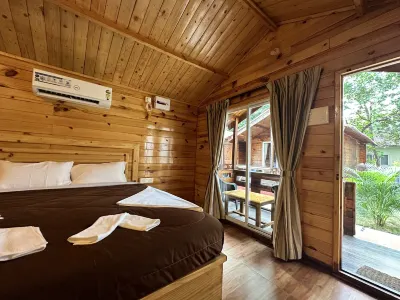 Cuba Morjim Hotels near Chapora River