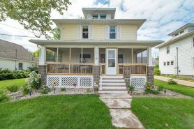 Mississippi Hideaway- Beautiful River Views! Relax & Unwind in this Cozy 3 Bdrm.