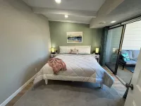 Perfect Lakeside Getaway - Renovated condo with ALL the amenities + Laundry!