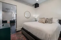 Beautiful & Extra Large Loft with 2 King Suites