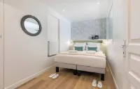 FRENCH ELEGANCE AT PLACE DAUPHINE - JUST STEPS AWAY FROM NOTRE DAME CATHEDRAL Hotels in Ile de la Cite