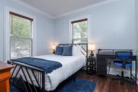 Fully Stocked Kitchen,  AC,  Wi-Fi, W/D,  Near Baseball and Walk to Downtown Hotels near Community Arts Network of Oneonta