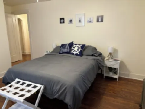 Gorgeous 6-bedroom house. Sleeps 16. .3 mile from the beach! Hotels in Manitowoc