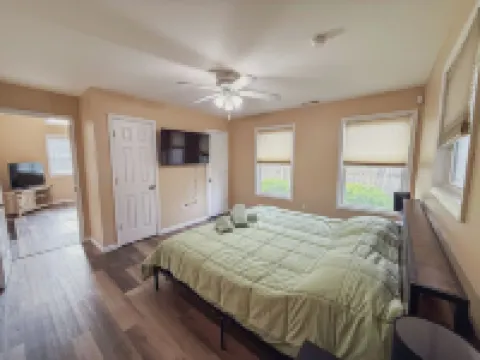 Relaxing 2BR/2BA Entire House, Short Drive from Wildwood & Cape May Beaches