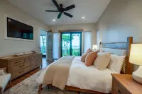 5 Hikes- Hot Tub, Incredible View, Aska Adventure Area