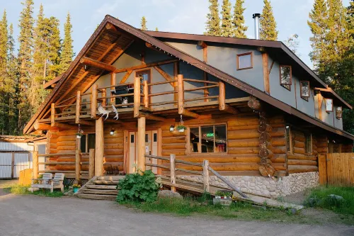 Arctic Divide Lodge - Motels