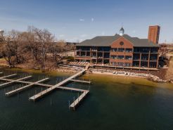 Shoreline Hotel
