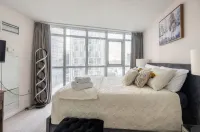 Lakeview CN tower view island free parking - Homestays