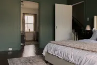 Fire Pit, Game Room, 15 Min to Hershey with King Bed, Entire House - Boutique