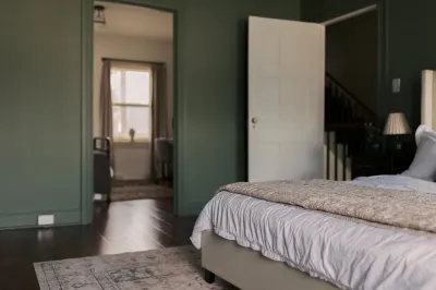 Fire Pit, Game Room, 15 Min to Hershey with King Bed, Entire House