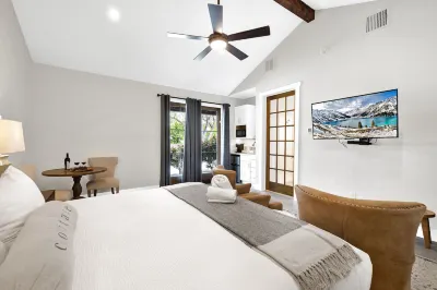 Schubert Inn Suite-B with Pool & Grill - Walk to Main