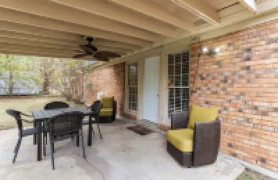 Midtown Fenced Yard & Patio- White Acres Retreat