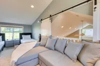 Sunny Backyard Fireplace Coastal Access in Peaceful Neighborhood Near Shopping Hotels in Langley